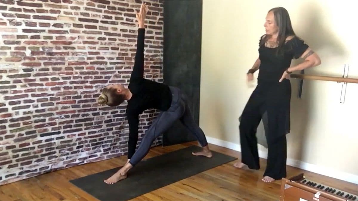 Katchie Ananda - Gentle vinyasa flow